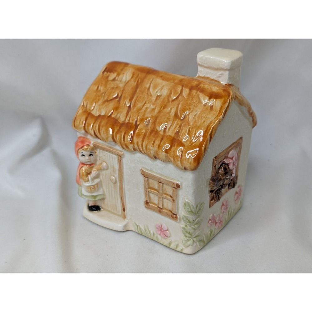 Little Red Riding Hood Ceramic Bank 4‎ Inch Quon 1982